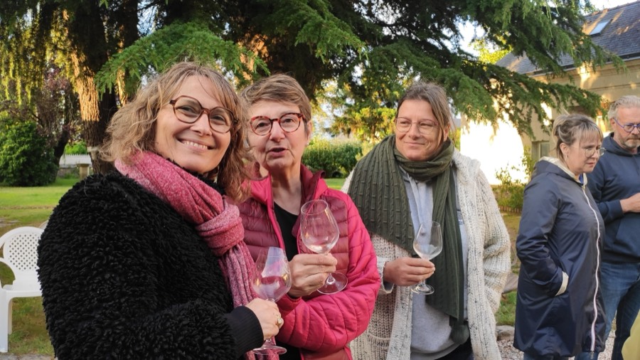 Membres de l'association lors d'une dégustation